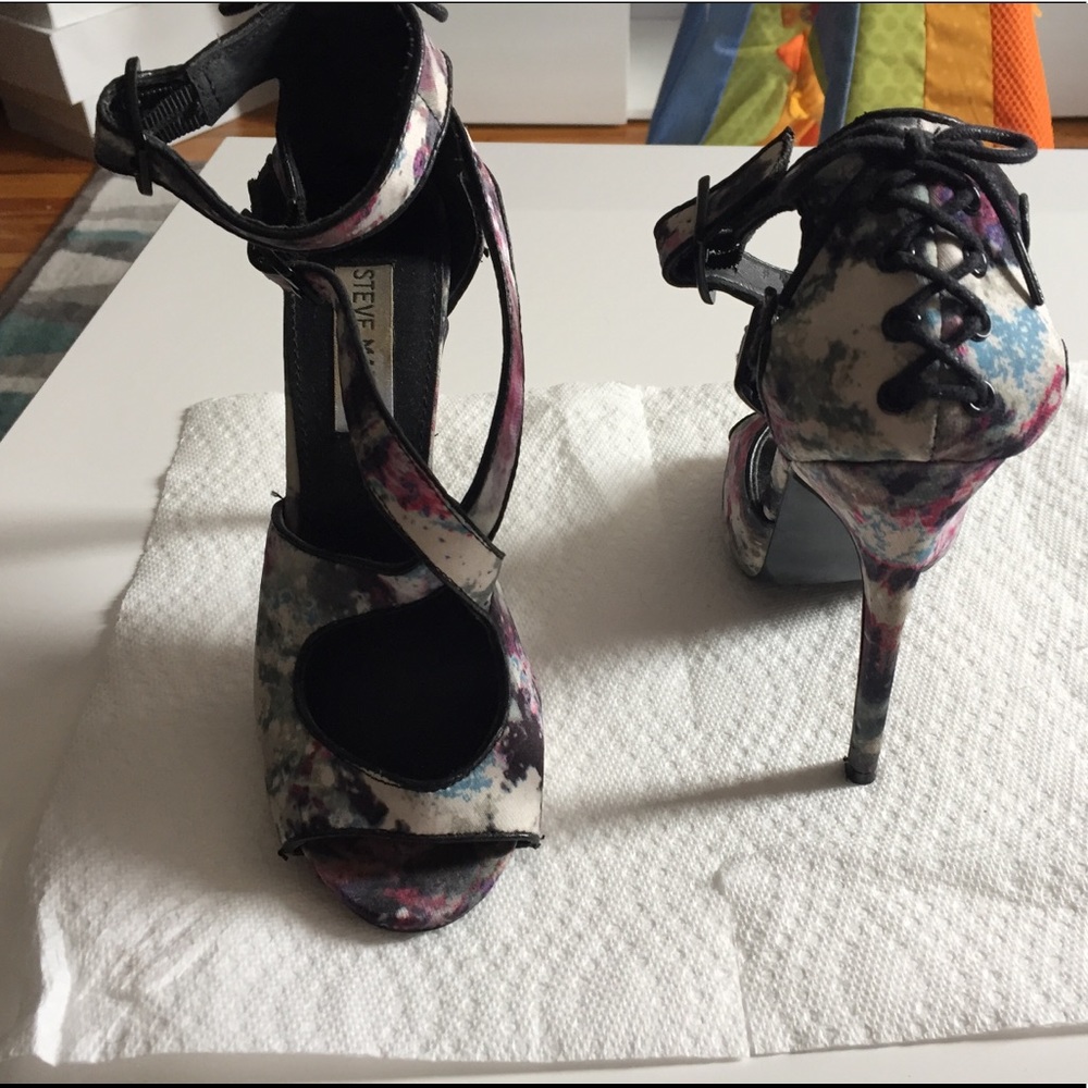 Shoes - Picture 4 of 5